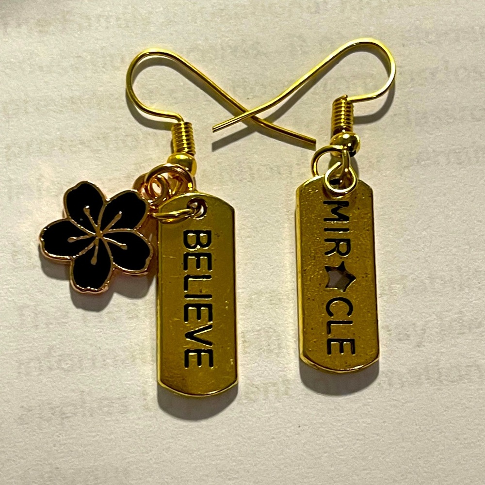 Encouragement dangle earrings: Miracle and Believe